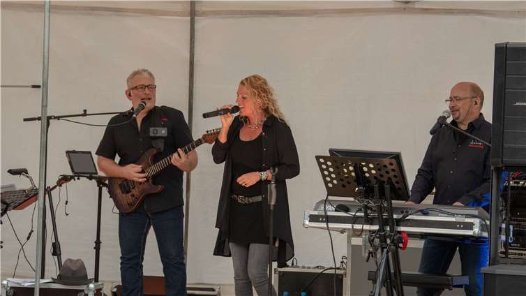 Die Tanzband „Herzschlag“ sorgte für beschwingte Rhythmen.