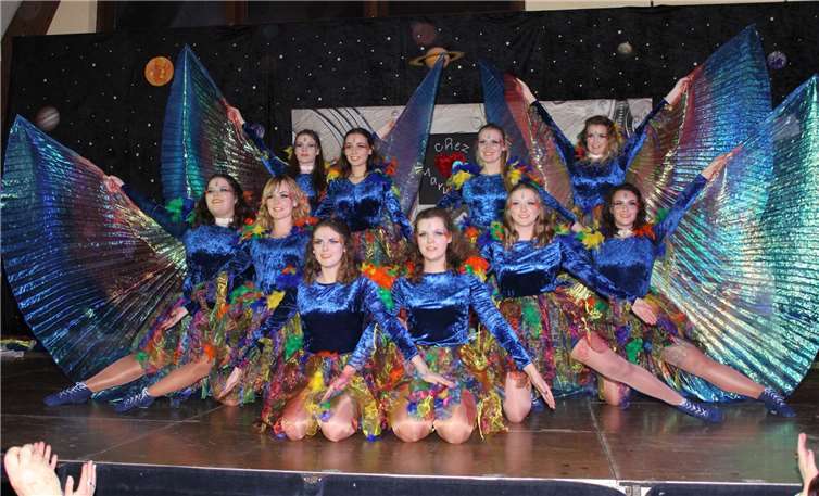 Raumpatrouille Mobbes gestartet Die Tanzgarde Waldorf begeisterte mit ihrem Showtanz „Beautiful Creatures“. Fotos: WER