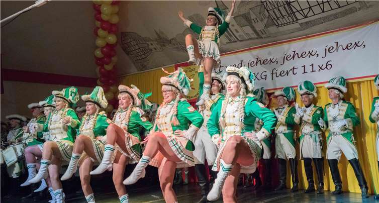 Die Tanzgarde der Bergfunken brachte Stimmung in den Saal.