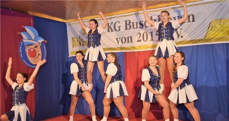 Die Tanzgarde der Buschhovener KG begeisterte das Publikum.Fotos: EICH