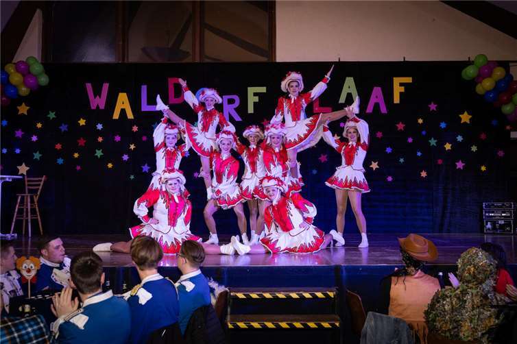 Toller Fastelovendszauber in Waldorf Die Tanzgarde der KG Waldorf. Fotos: Michael Schmitz