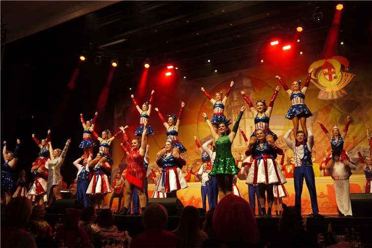 Die Tanzgarde der Narrenzunft "Gelb-Rot" ist auch am 5. Februar mit dabei.  Quelle: Narrenzunft „Gelb-Rot“ Koblenz