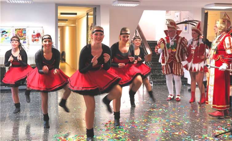 Die Tanzgarde der Villiper Karnevalsgesellschaft „Rot-Weiß Gemütlichkeit“ begeisterte mit ihrem Auftritt.Gemeinde Wachtberg/mm