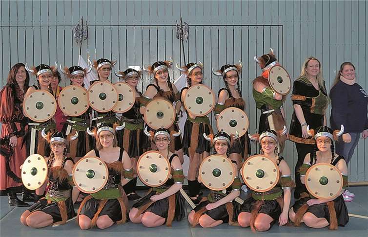 Die Tanzgruppe Burricane mit dem Thema Wikinger auf großer Fahrt.privat