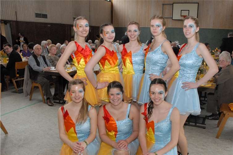 Die Tanzgruppe „Chicas Locas“ gefiel auch wegen der hübschen Trikots.