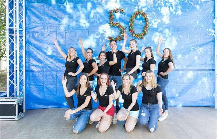 Die Tanzgruppe „Friends“ hatte am Abend zuvor auf der Bühne gestanden.