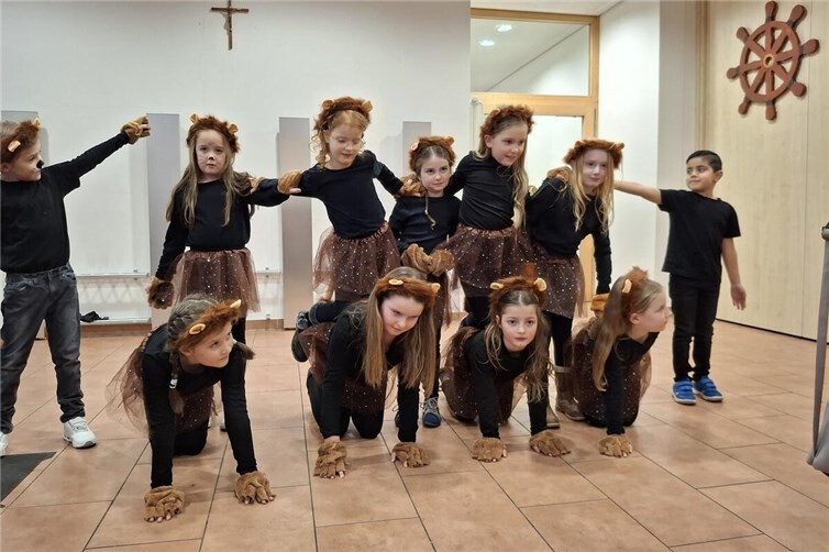 Die Tanzgruppe „Mini`s von Ösch“.