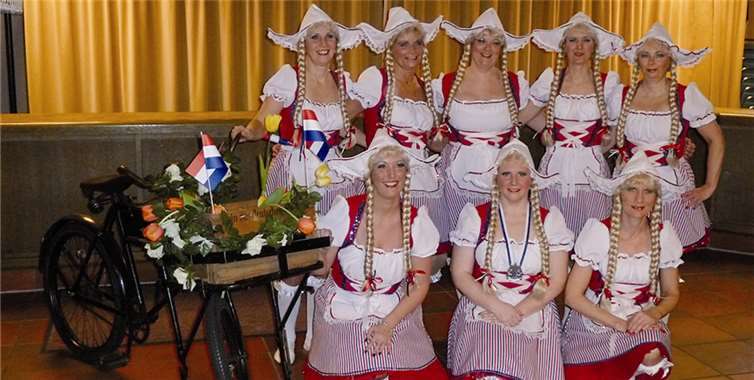 Die Tanzgruppe Nauzegirls der „Blauen Funken“ freut sich auf neue Aktive.privat