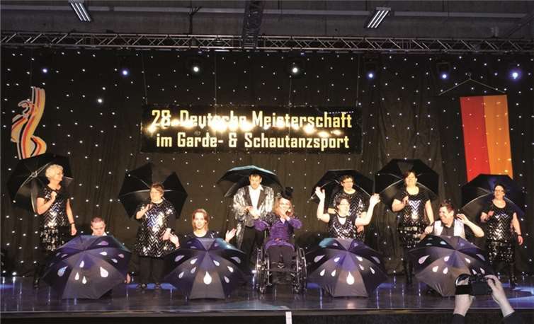 Die Tanzgruppe „Op de Hüh“ bei der deutschen Meisterschaft. privat