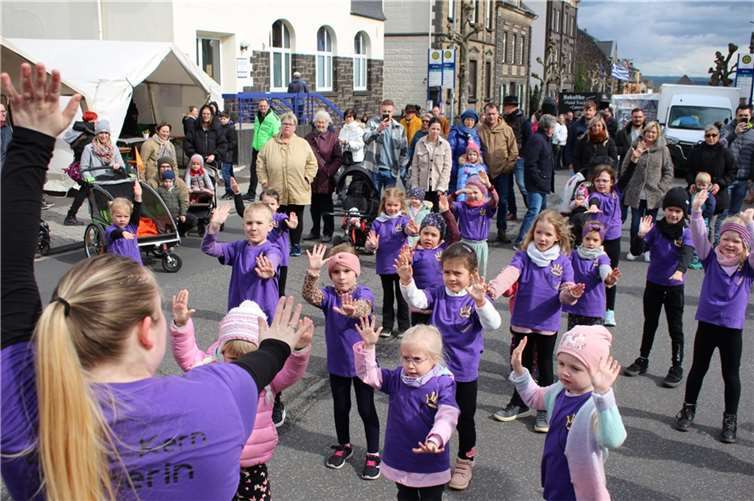 Die Tanzgruppe „Tanzen mit Herz“ begeisterte beim Frühlingserwachen in Mendig die Besucher. Fotos: privat