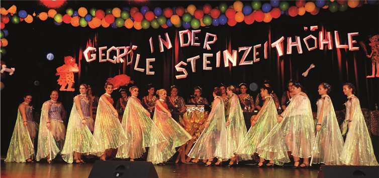 Die Tanzgruppe von Karin Becker-Schmitt verzauberte das närrische Publikum mit einem magischen Feen-Tanz