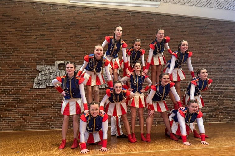 Die Tanzhbariechen der Schloss-Garde Mons Tabor. 