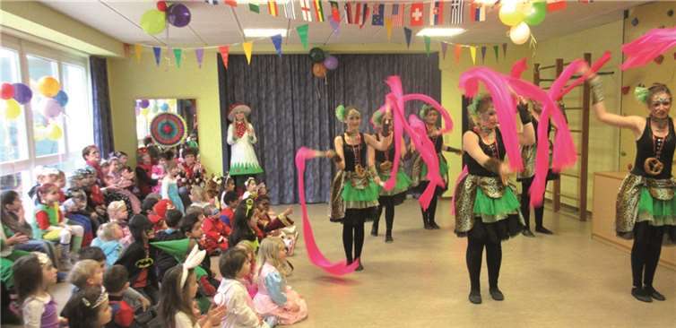 Die „Tanzhühner“ begeisterten Groß und Klein mit ihrer Darbietung. privat