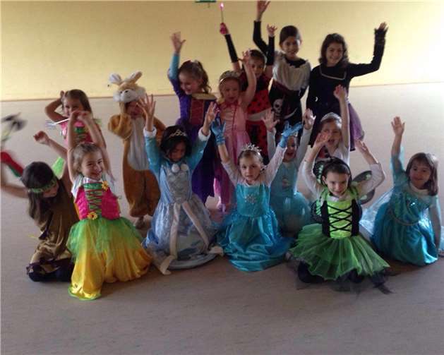 Die Tanzküken des Turnvereins Bad Breisig tanzen ausgelassen zu jeder Musik. privat