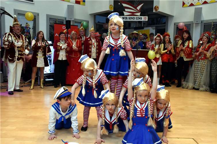 Die Tanzmäuse vom Bassenheimer Möhnenclub Scheene Keene begeisterten zum Auftakt des VG Karnevalsempfangs.