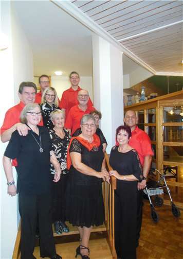 Die Tanzsportabteilung besuchte das Johanniter-Haus und führte diverse Tänze auf. privat