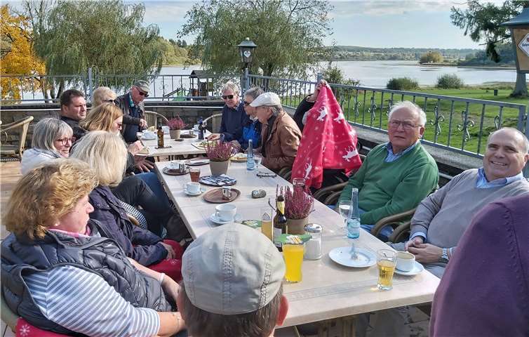 Die Tanzsportabteilung im Haus am See am Dreifelder Weiher. Foto: privat