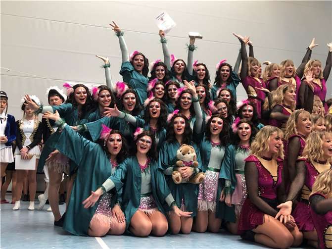 Die Tanzsportgruppe „Meninas“ hoch motiviert in Bassenheim.  Foto: KG Rot-Weiß Westum