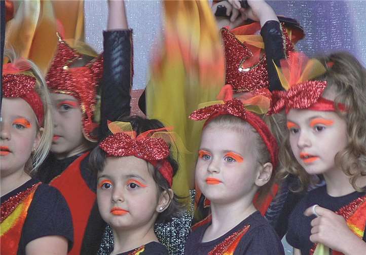 Die Tanzsternchen vom SV Urmitz vor dem Auftritt.privat