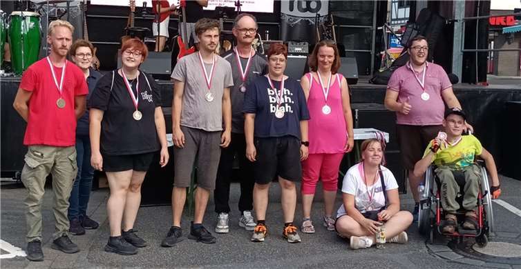 Die Teams der St. Raphael Caritas Werkstatt Adenau.  Foto: Brigitte Arenz