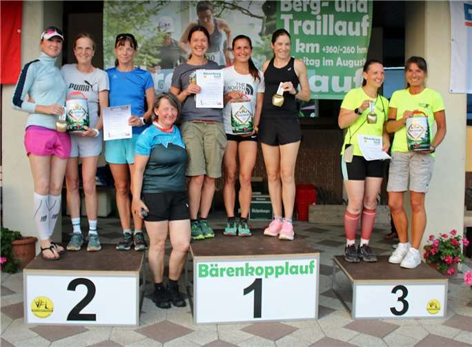 Die Teamwertung beim Bärenkopplauf ging mit Gesamtsiegerin Joanna Tallman, Michelle Dohmann-Matthias und Gina Purschke an die Selbstläufer Altenahr.  Foto: Josef Hoss
