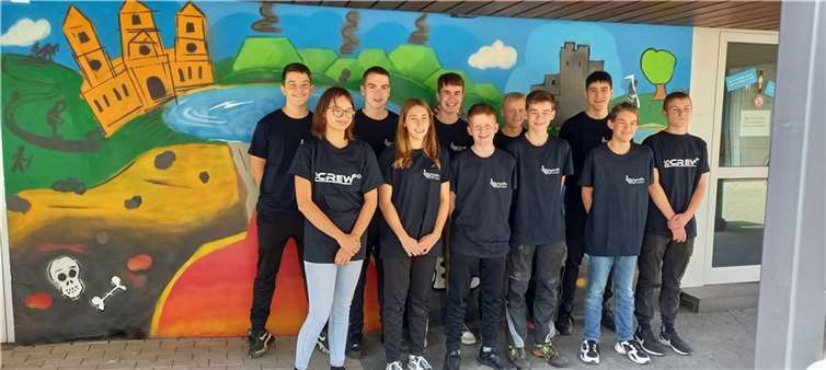 Die Technik-AG vor ihrem Werk. Foto: privat