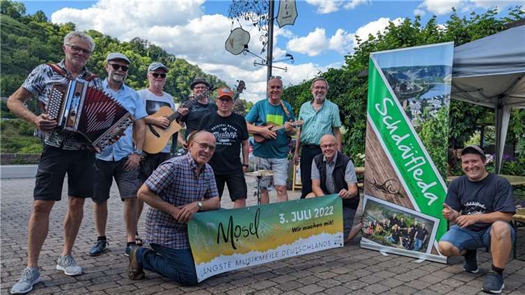 Die Teilnahme an der Längsten Musikmeile Deutschlands ließen sich die Niederfeller Schdäifleda nicht nehmen. Foto: privat