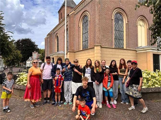 Die Teilnehmenden der Freizeit mit Leiter*innen.  Foto: privat