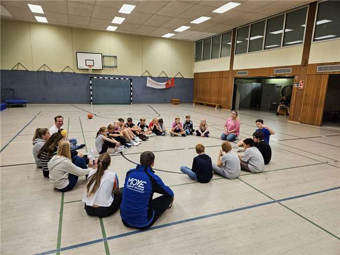 Die Teilnehmenden der Toben-Aktion warten gespannt, was als nächstes passiert. Foto: privat