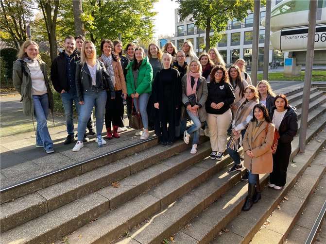 Die Teilnehmenden des Azubi-Tages und Verantwortliche der Stadtverwaltung Remagen.  Foto: Lea Weber