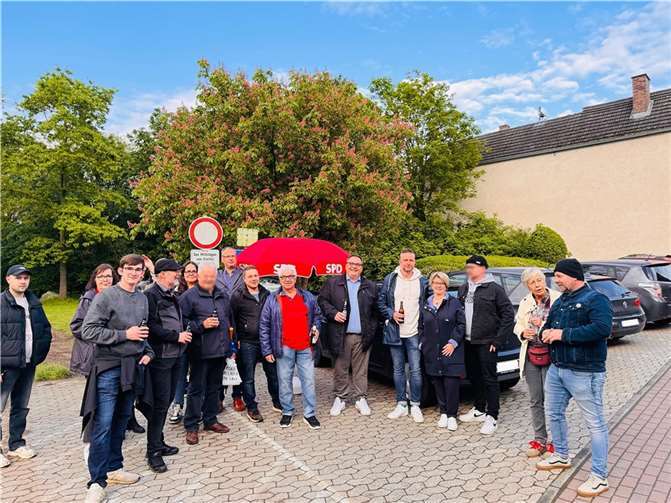 Die Teilnehmenden des letzten Termins „Auf ein Stubbi mit der SPD Kruft“. Foto: Martina Wolff