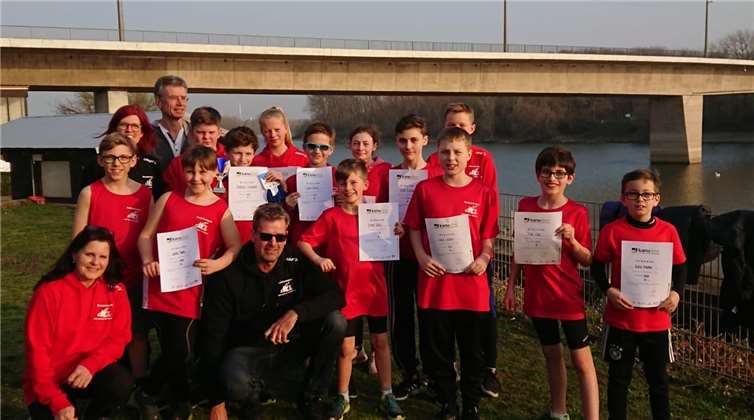 Die Teilnehmer am Athletiktest mit den Trainern und Betreuern. Foto: privat