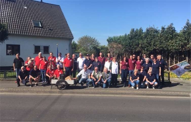 Die Teilnehmer am Ostermontag-Köttzug des Ortsausschusses Oberdrees.Foto: privat