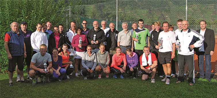 Die Teilnehmer am Verbandsgemeinde-Team-Cup 2013 in Dieblich. privat