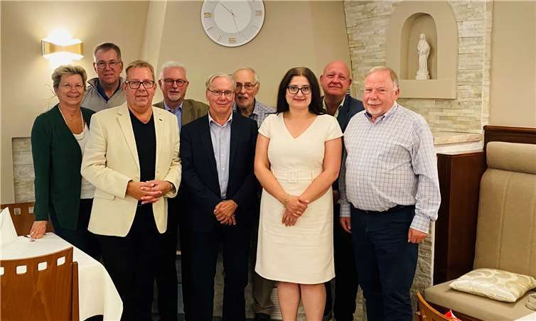 Die Teilnehmer an der Diskussionsveranstaltung. In der Mitte Dr. Gilles. Foto: Hans-J. Unger