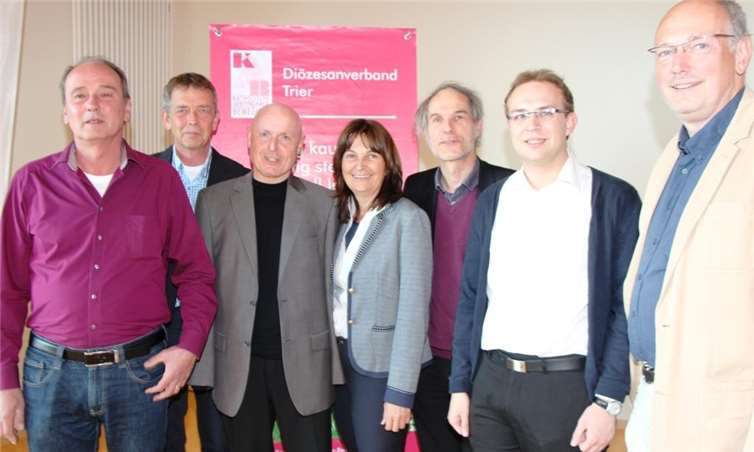Die Teilnehmer an der Podiumsdiskussion stellten sich zum Gruppenfoto.privat