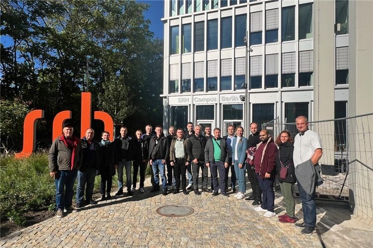 Die Teilnehmer auf dem SRH Campus in Berlin.