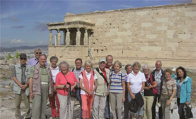 Die Teilnehmer auf der Akropolis vor dem Erechtheon.privat