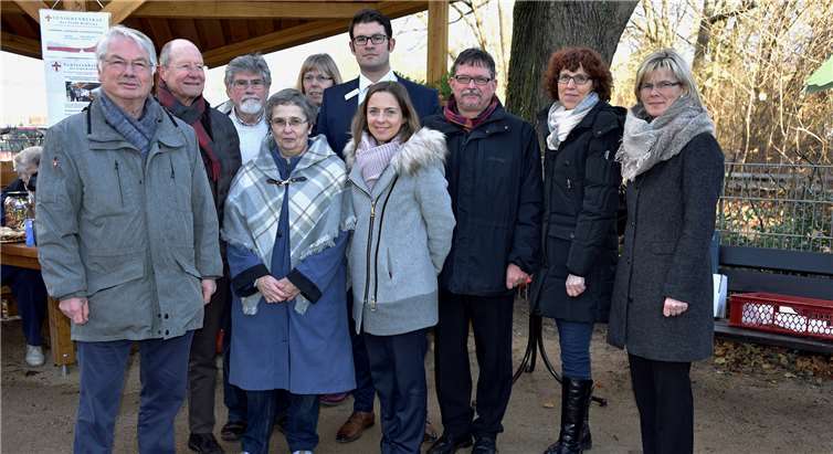 Die Teilnehmer bei der Eröffnung mit Vertretern der Spender (von links): Prof. Dr. Heinz-Günther Borck, Edgar Kühlenthal, Wilfried Klein, Christa Klein, Helga Schiffer, Timo Schütz (Provinzial Rheinland), Verena Dahbi (Sparkasse Koblenz), Thomas Muth, Martina Schüller und Astrid Hartmann-Ackermann (Sparkasse Koblenz).