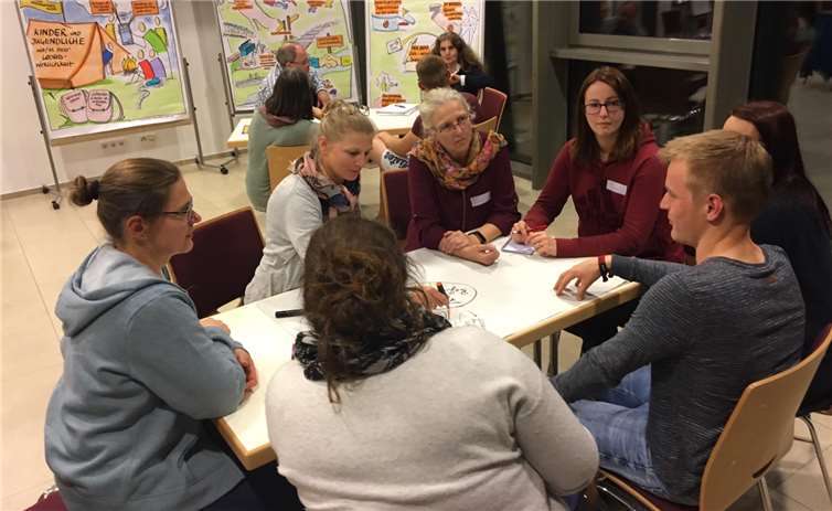 Die Teilnehmer beim "Atelier" konnten Fragen stellen und bekamen Antworten.Foto: privat