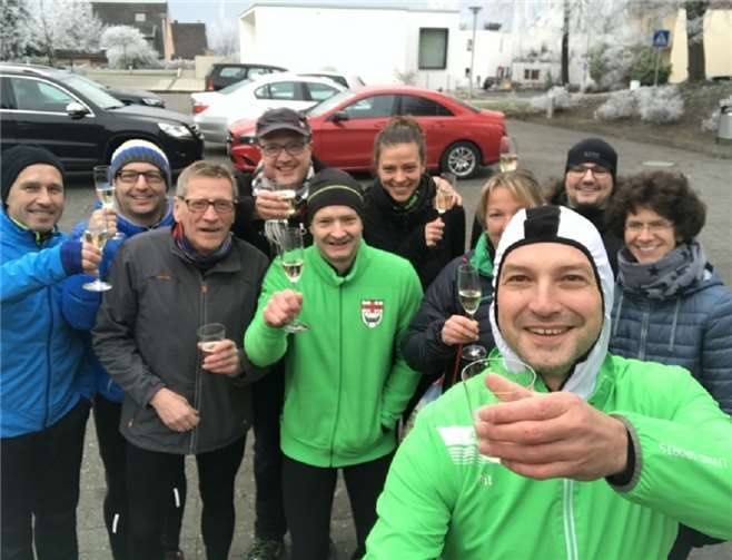 Die Teilnehmer beim Geburtstags-Sektfrühtück. Privat