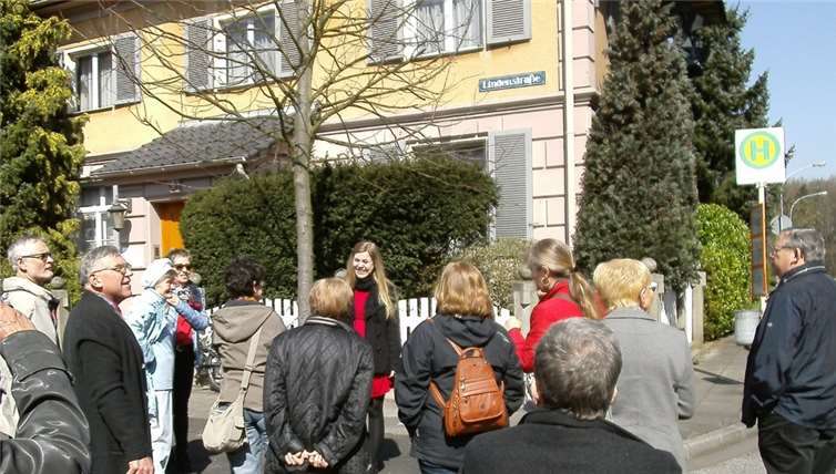 Die Teilnehmer besichtigten das Drehgelände der Serie „Lindenstraße“.privat