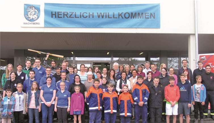 Die Teilnehmer der 2. Jugend- und FreizeitEXPO mit Bürgermeisterin Renate Offergeld (Mitte) und Fachbereichsleiterin Sabine Radermacher (links daneben). privat