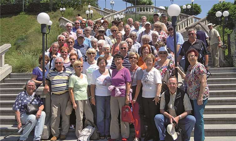 Die Teilnehmer der Bürgerfahrt auf der imposanten Treppenanlage in der Gartenanlage des Stift Melk in der Wachau. privat