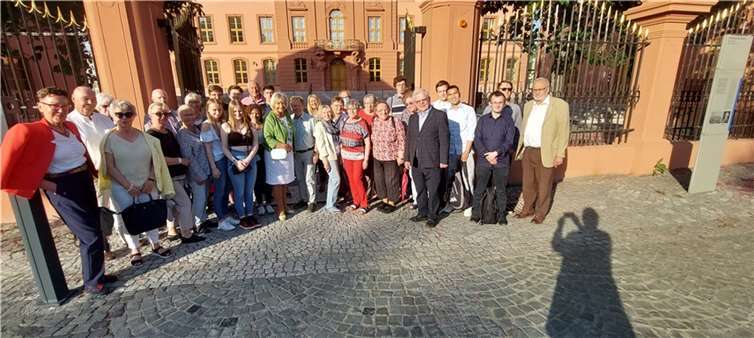 Die Teilnehmer der Exkursion vor dem Landtag. Quelle: Koblenzer FDP