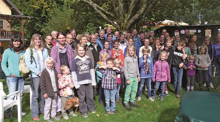 Die Teilnehmer der Herbstwanderung des TC Rengsdorf vor dem Start. privat