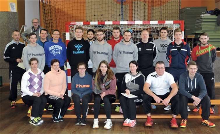 Die Teilnehmer der Jugendtrainerausbildung in der Nettehalle des TV Miesenheim.privat