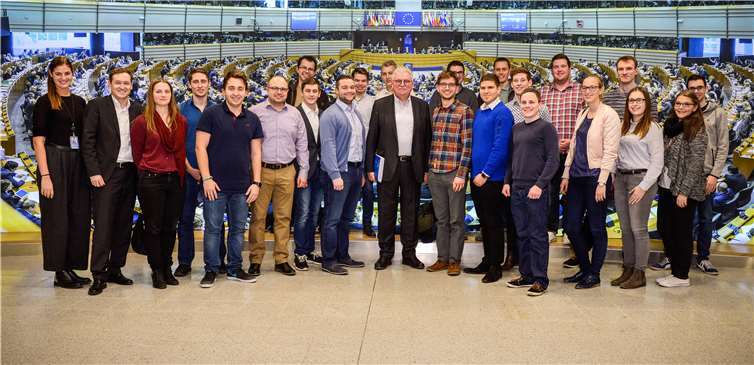 Die Teilnehmer der Jungen Union Cochem-Zell wurden von Dr. Werner Langen (Mitte) durch das Europäische Parlaments geführt. © European Union 2017 - Source : EP - No Model Release