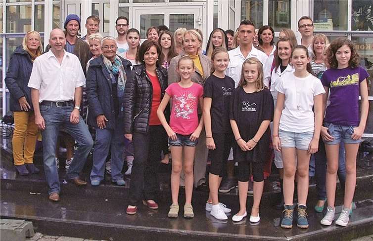 Die Teilnehmer der Modenschau beim Stadtfest 2013.privat