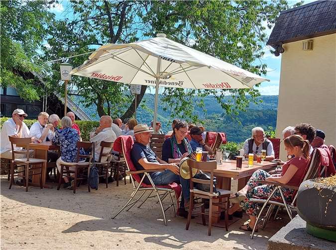 Die Teilnehmer der Oldtimer-Tour lobten auch die Auswahl der Lokale für die Pause und den Abschluss. Foto: privat